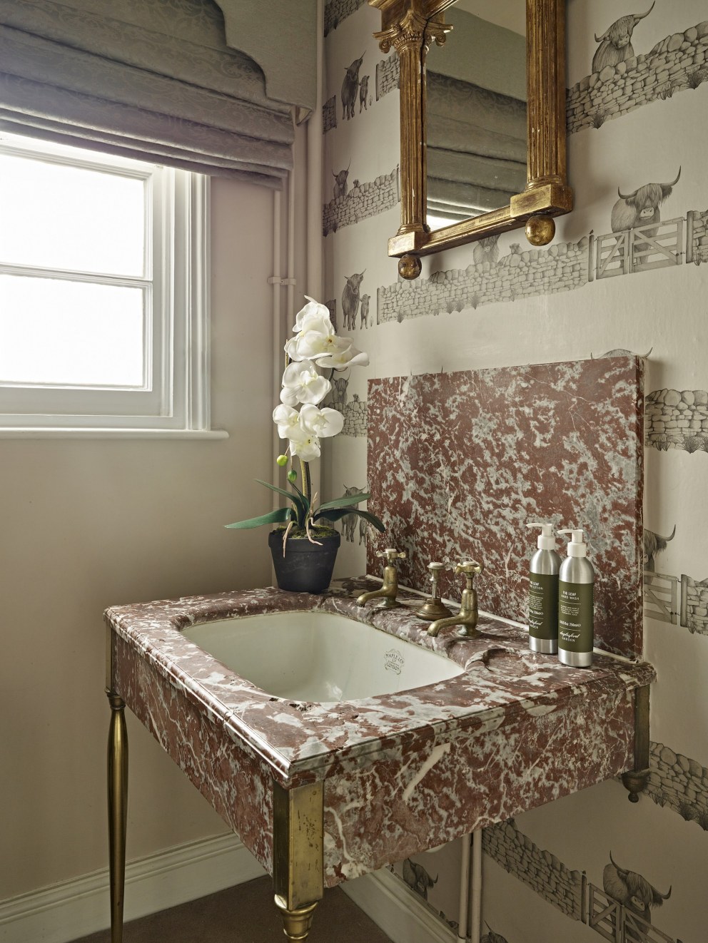Country House Bedfordshire | Powder room | Interior Designers